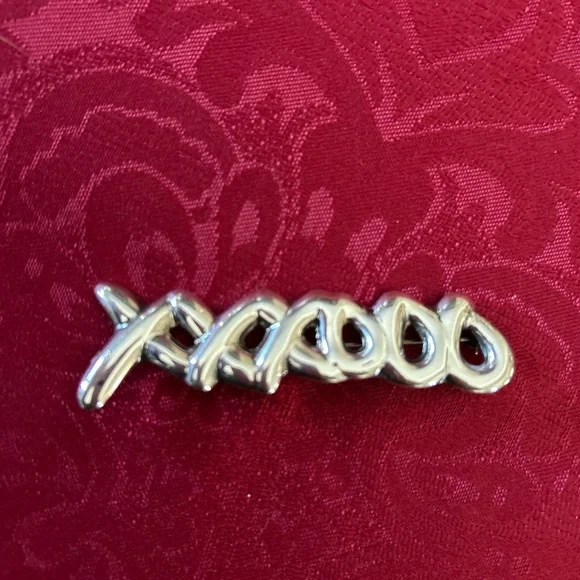 Tiffany& Co. Paloma Picasso XOXO Pin - Picture 2 of 4
